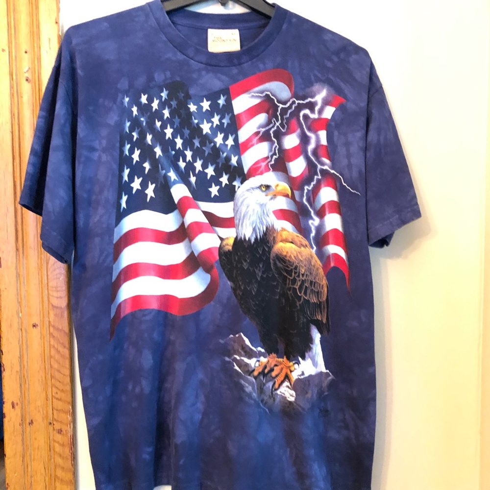 The Mountain T-shirt‎